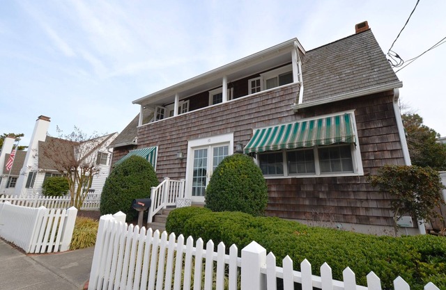 Beautiful Ocean Block Pet Friendly Home!