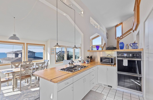 Beautiful Ocean View - Easy Beach Access