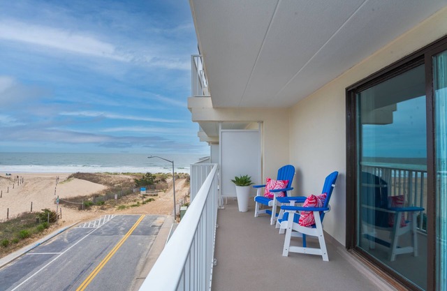Beautiful Ocean views, Just renovated 2 bedroom 2 bath Condo, 2 parking spots