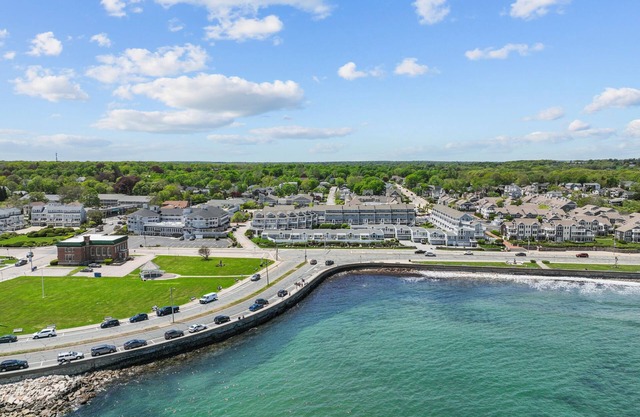 Beautiful Oceanfront Condo steps away from Narragansett Town Beach