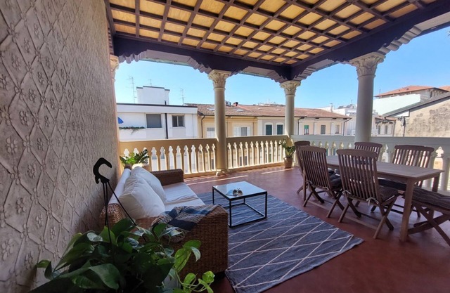 Beautiful penthouse with loggia and air conditioning, 100 meters from the sea.