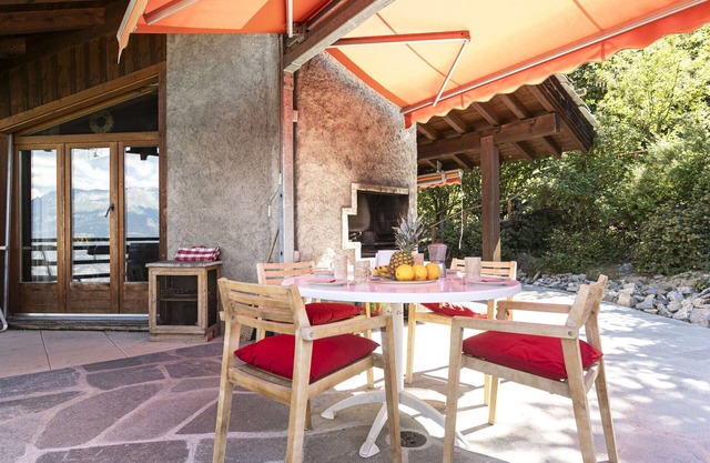Beautiful private villa with WIFI, private pool, TV, terrace, pets allowed and panoramic view
