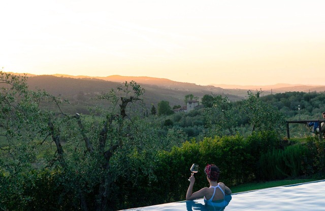 Beautiful private villa for 21 people with private pool, A/C, WIFI, TV and parking