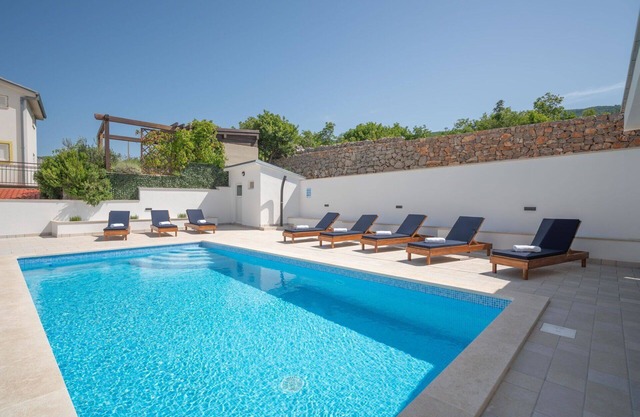 Beautiful private villa for 16 guests with private pool, A/C, WIFI, TV, terrace and parking