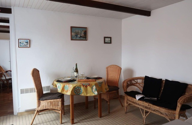 Beautiful private villa for 2 people with pets allowed and parking