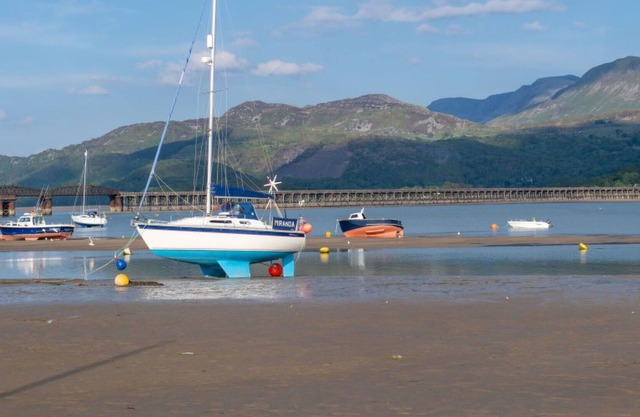 Beautiful private villa for 9 people with WIFI, TV, patio, pets allowed, panoramic view and park...