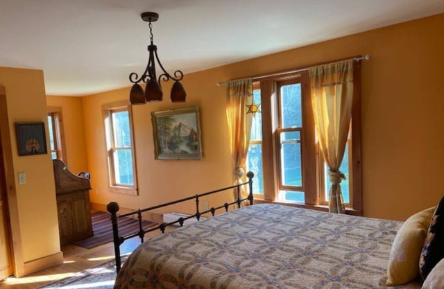 Beautiful Private home on 75 acres 5 min from rt 2