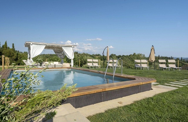 Beautiful private villa with private pool, WIFI, A/C, TV, patio, pets allowed and panoramic view