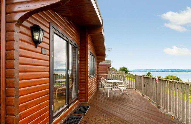 Beautiful private villa for 6 people with WIFI, TV, balcony, pets allowed and parking