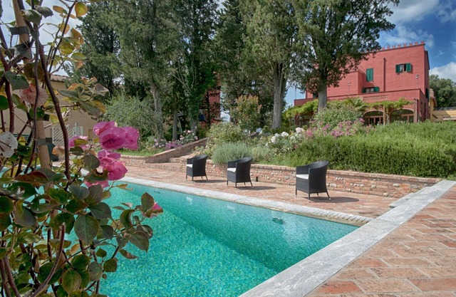 Beautiful private villa with WIFI, hot tub, sauna, private pool, TV, terrace and panoramic view