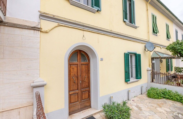 Beautiful private villa for 7 people with WIFI, A/C, TV and patio