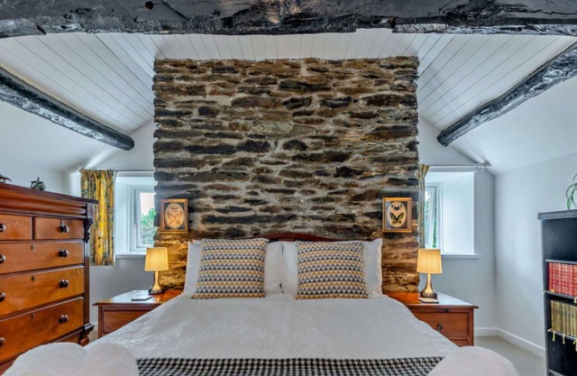 Beautiful private villa for 3 guests with TV, patio, pets allowed and parking