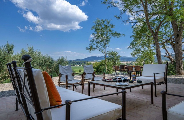 Beautiful private villa with private pool, A/C, WIFI, TV, patio, panoramic view, close to Montalcino