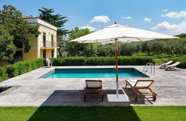 Beautiful private villa with private pool, WIFI, TV, terrace, pets allowed and panoramic view