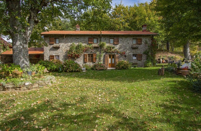 Beautiful private villa for 7 guests with WIFI, private pool, TV, terrace and pets allowed