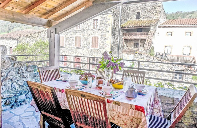Beautiful private villa for 6 guests with WIFI, TV, terrace, pets allowed and parking