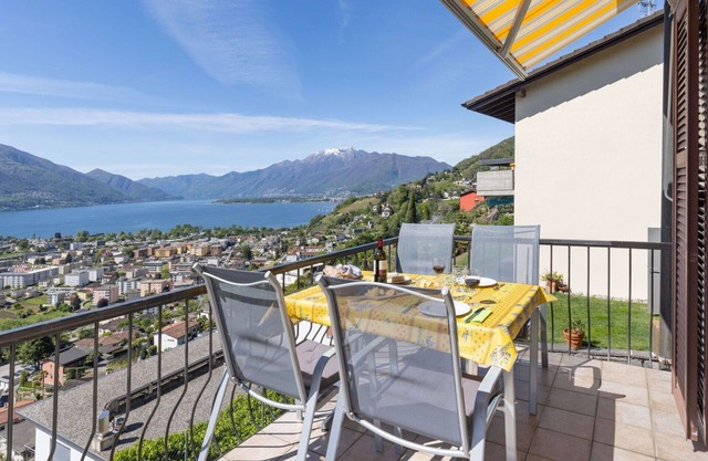 Beautiful private villa for 4 people with WIFI, TV, balcony, pets allowed and panoramic view