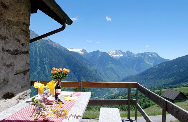 Beautiful private villa for 4 guests with TV, terrace, pets allowed and panoramic view