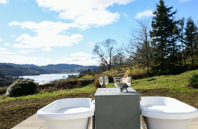 Beautiful private villa for 10 guests with WIFI, hot tub, TV, patio, pets allowed and panoramic .