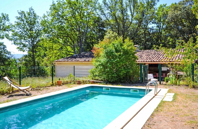 Beautiful private villa for 5 people with WIFI, private pool, TV and patio