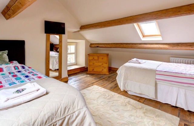 Beautiful private villa for 10 people with WIFI, hot tub, TV, patio, panoramic view and parking