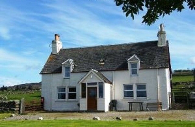 Beautiful private villa for 6 people with TV and parking