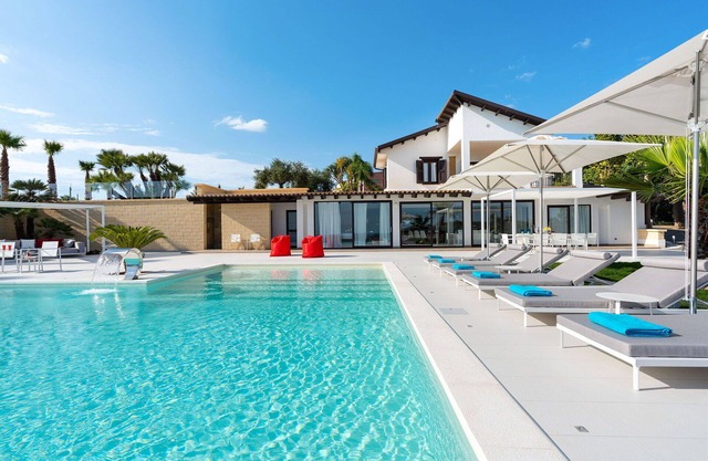 Beautiful private villa for 6 guests with WIFI, A/C, private pool, TV, patio and panoramic view