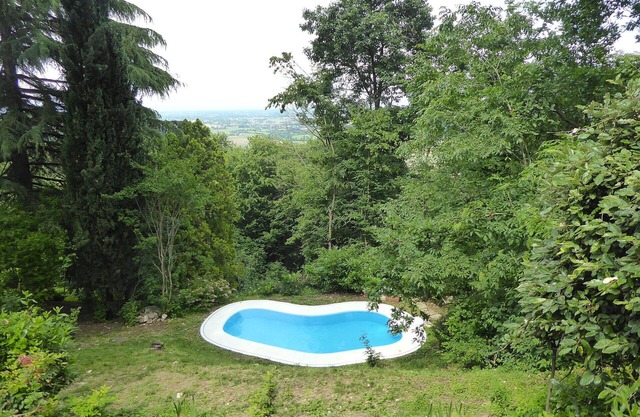 Beautiful private villa for 8 people with private pool, hot tub, A/C, WIFI and patio, close to P.