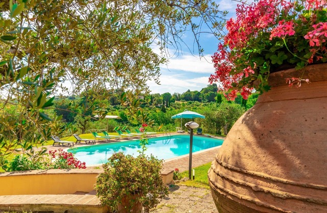 Beautiful private villa with private pool, WIFI, TV, veranda, panoramic view and parking