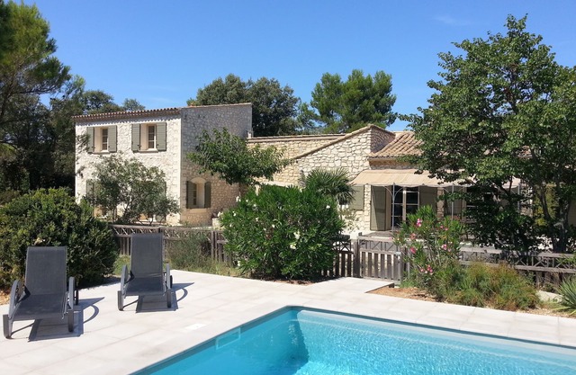 Beautiful property in the village of Eygalières, quiet, pool, air conditioning