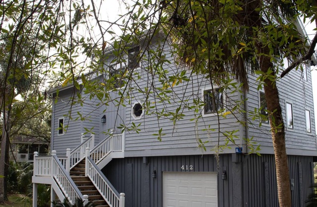 Beautiful & Quiet Two-Story Family Home w/ Amazing Lake Views