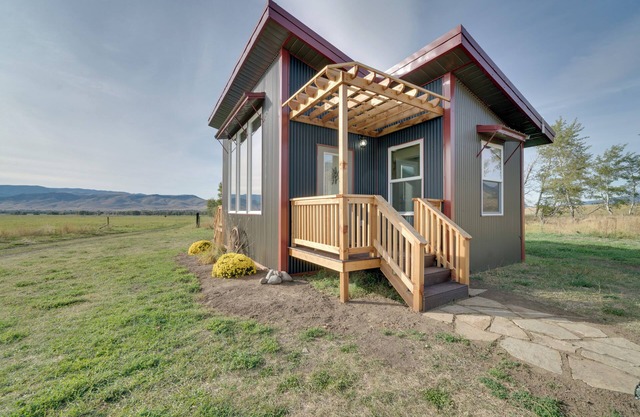 Beautiful Ranch Cottage - 45 Mi to Yellowstone NP!