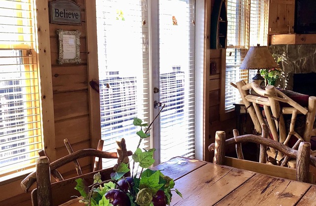 Beautiful real log cabin in Wilderness Walk