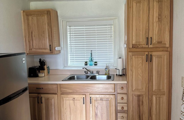 Beautiful remodeled 1 br 1 ba casita in the south side of Espanola.