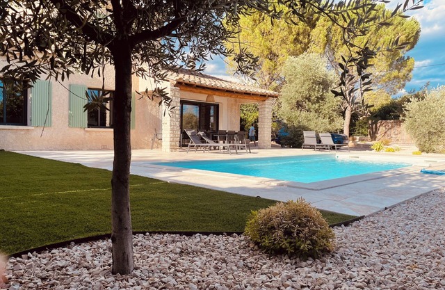 Beautiful renovated villa with swimming pool at the foot of Mont Ventoux - Near Marseille