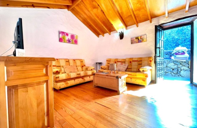 Beautiful rural house in the town of Los Llanillos with divine views