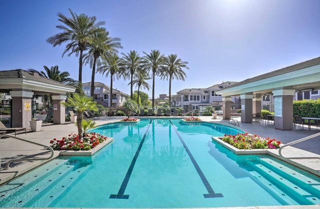 Beautiful Scottsdale Home - Walk to Shops & Golf