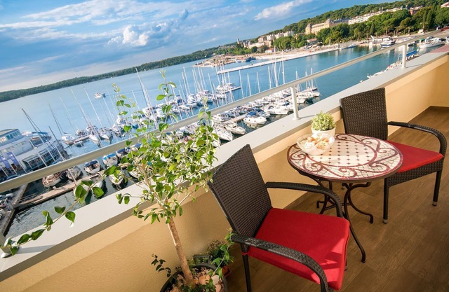 Beautiful Sea View Apartment Pula