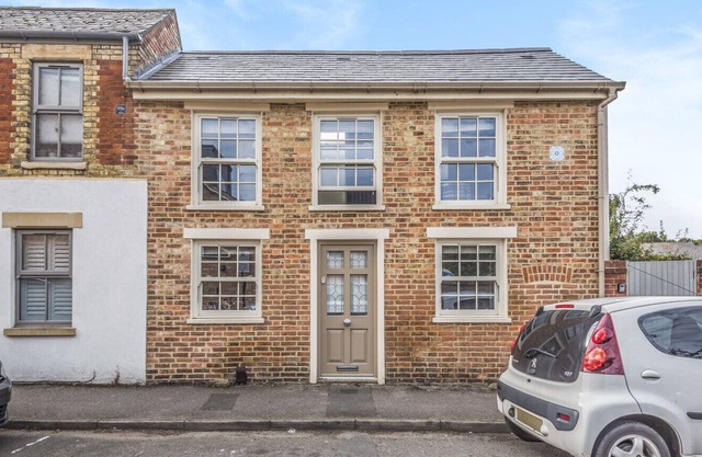 Beautiful small 2-bedroom house in Iffley Fields