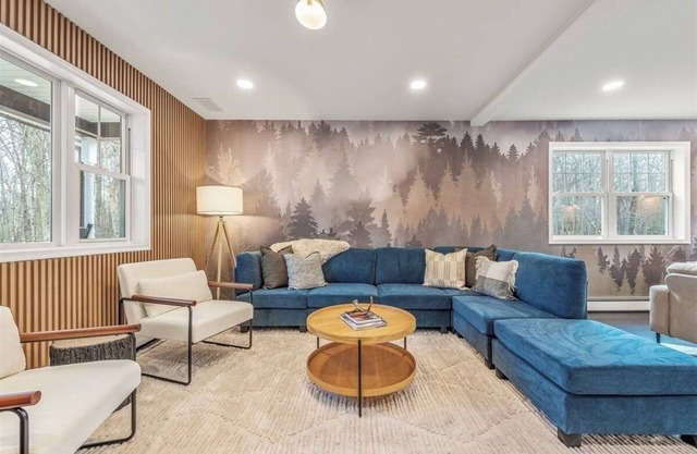 Beautiful, spacious getaway in Poconos Paradise with game room, hot tub & deck!