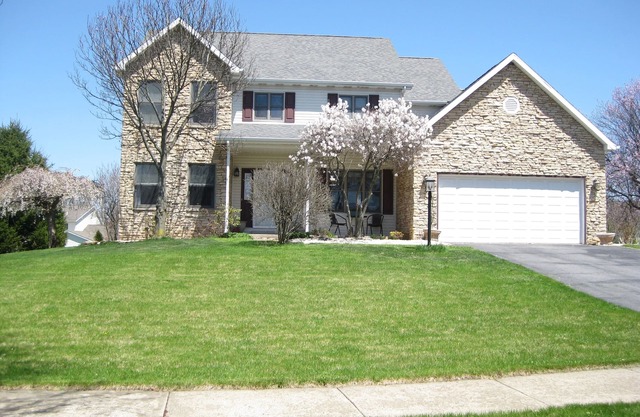 Beautiful Spacious 4 bedroom home near Penn State University