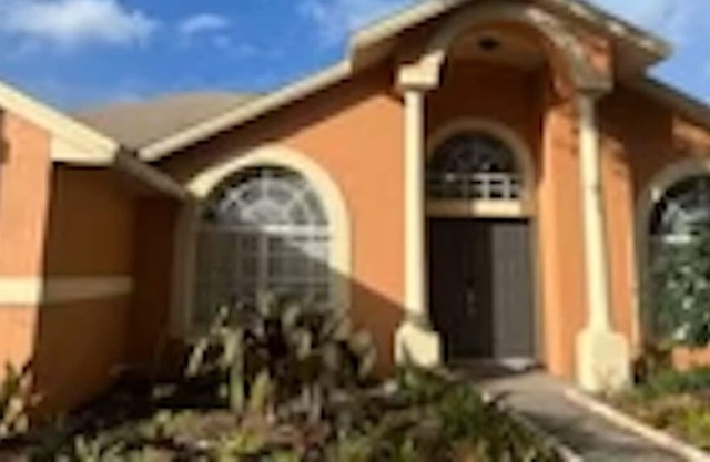 Beautiful Spacious home for a large family. Close to all the major theme parks!