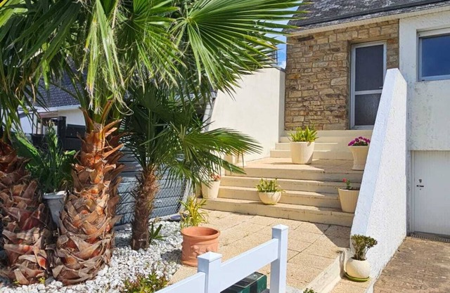 Beautiful spacious house on the seafront - barbecue - close to the port