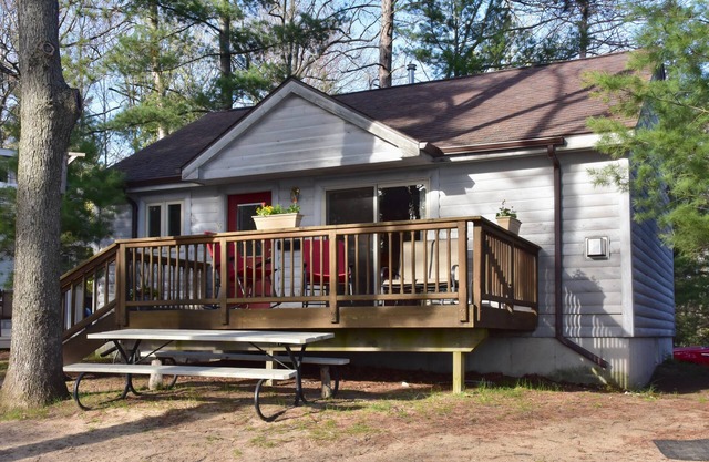Beautiful Spider Lake Waterfront Cabin Rental
