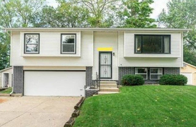Beautiful Split-level home NE Cedar Rapids