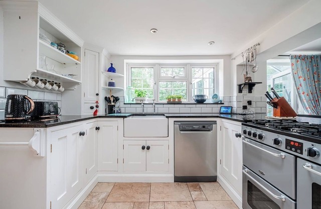 Beautiful Thatched Cottage in New Forest