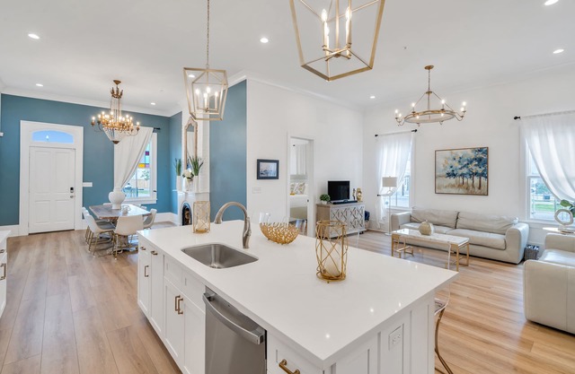 Beautiful Totally Renovated Historic Home in Marigny Triangle, Crtyard, 3blk FQ