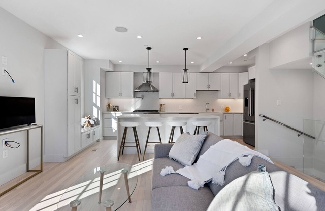 Beautiful Townhouse close to Boston