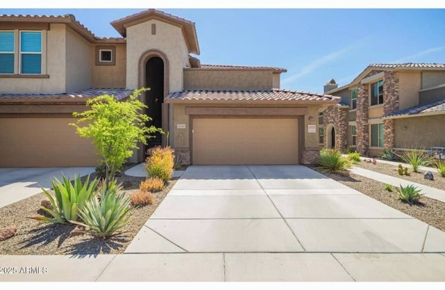 Beautiful upscale unfurnished condo in north Phoenix