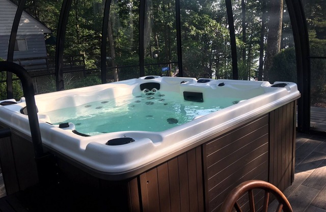 Beautiful vacation cottage with dock on Lake Wallenpaupack